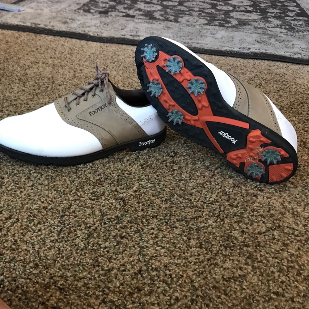 Men’s golf shoes