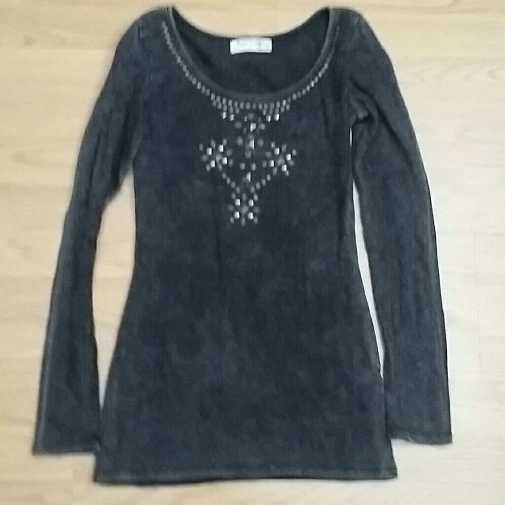 ^^ SOLD ^^  3/$10 Dark Gray Tees Sz M & L