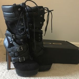 Bebe Gwen booties