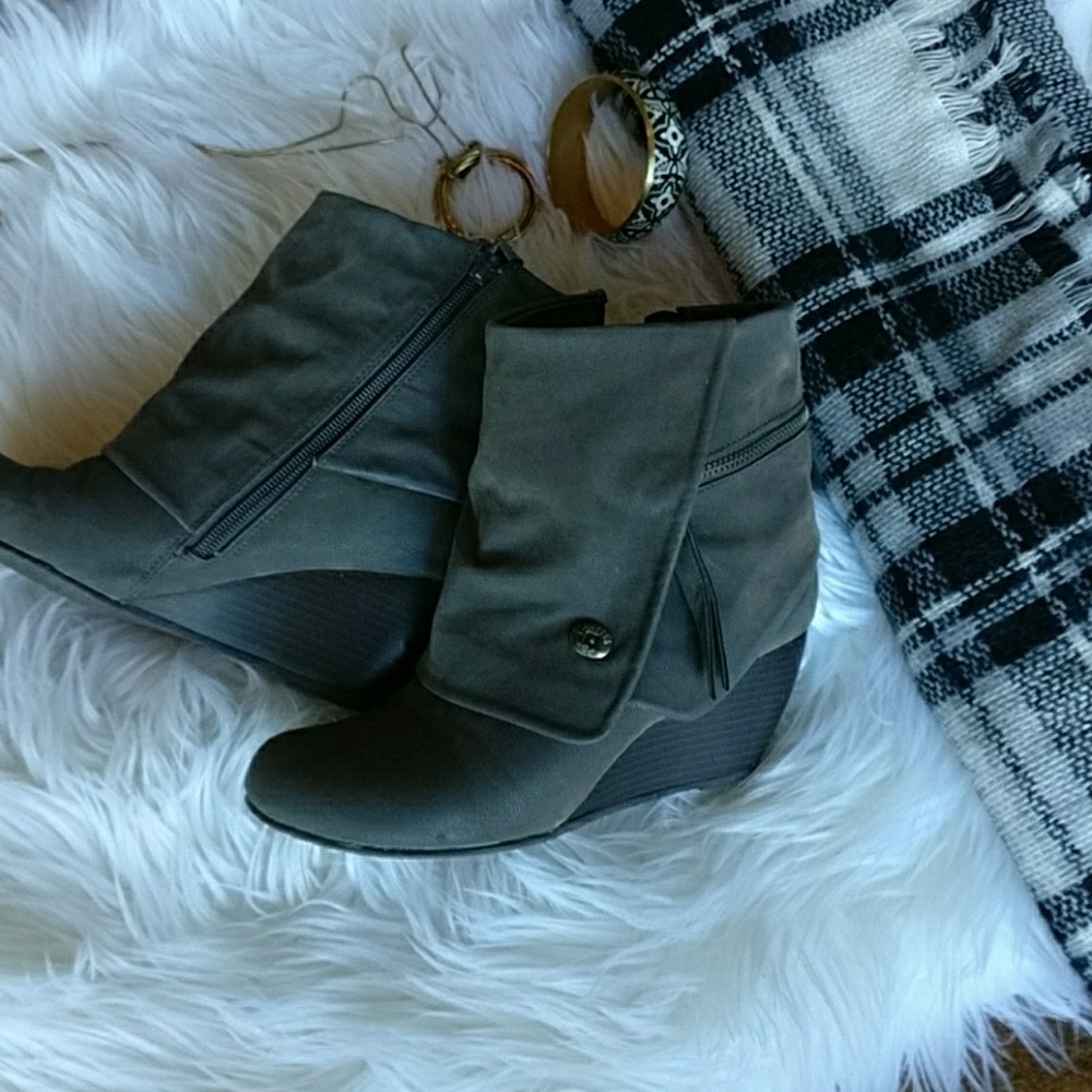 Blowfish boots, grey suede