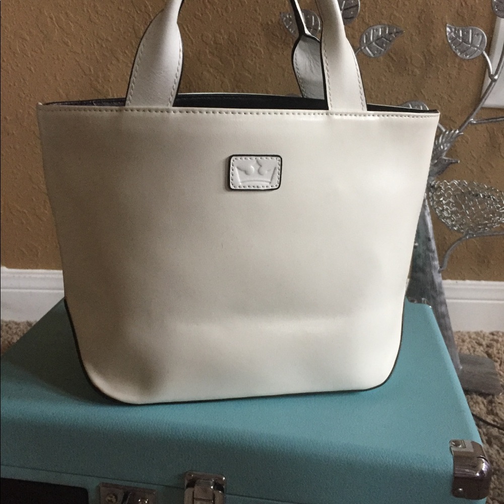 White Vintage-Style purse