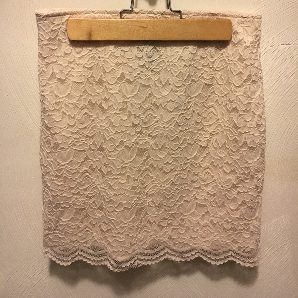 H&M White Lace Bodycon Mini Skirt with Scallop Hem