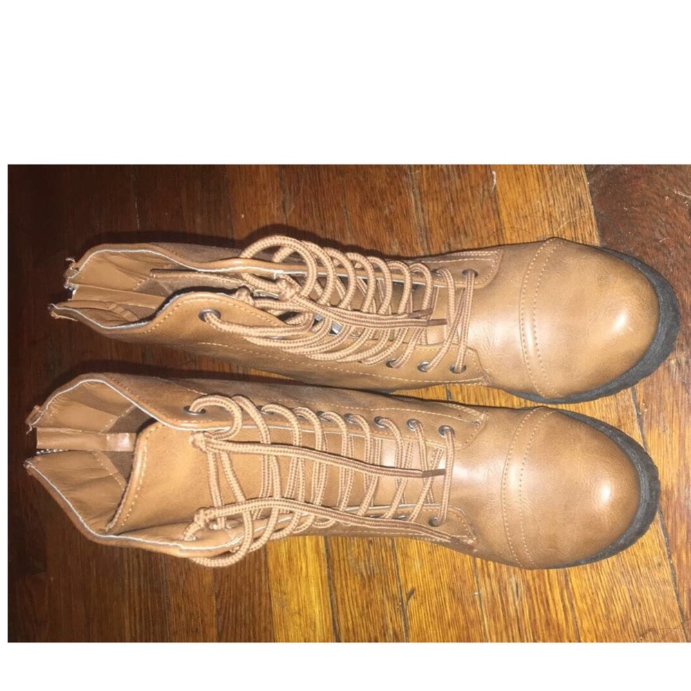 Boots - Picture 3 of 5