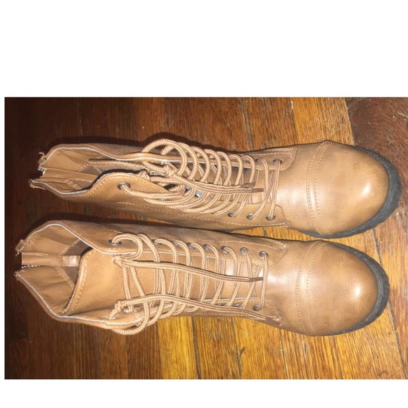 Boots - Picture 3 of 5