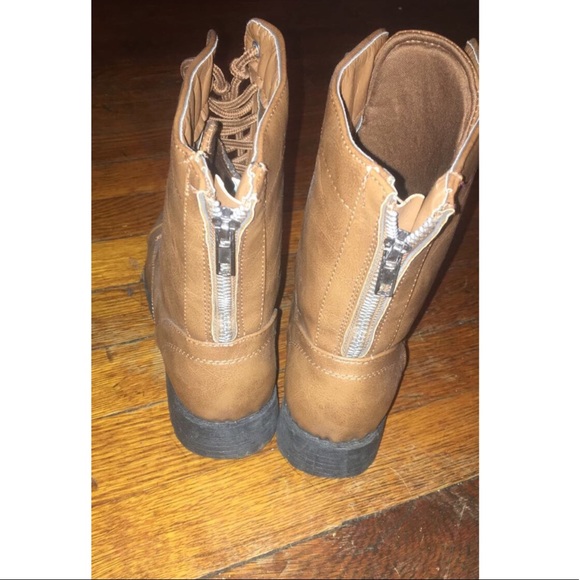 Boots - Picture 4 of 5