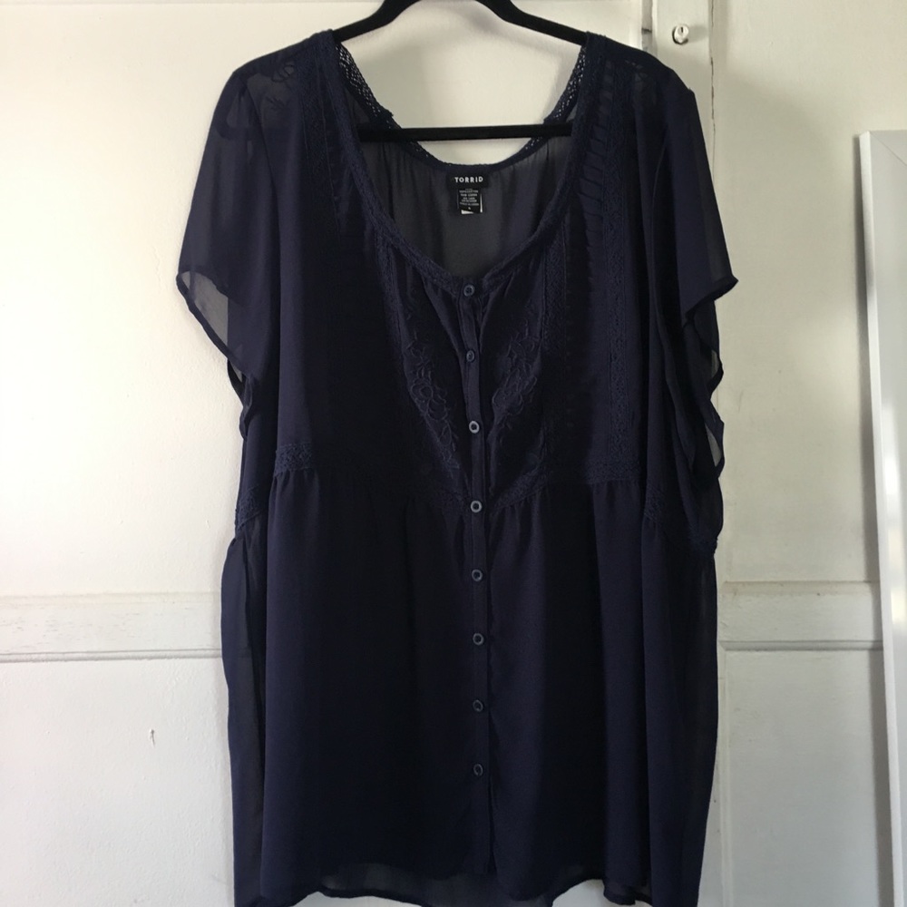 Torrid- gray chiffon top