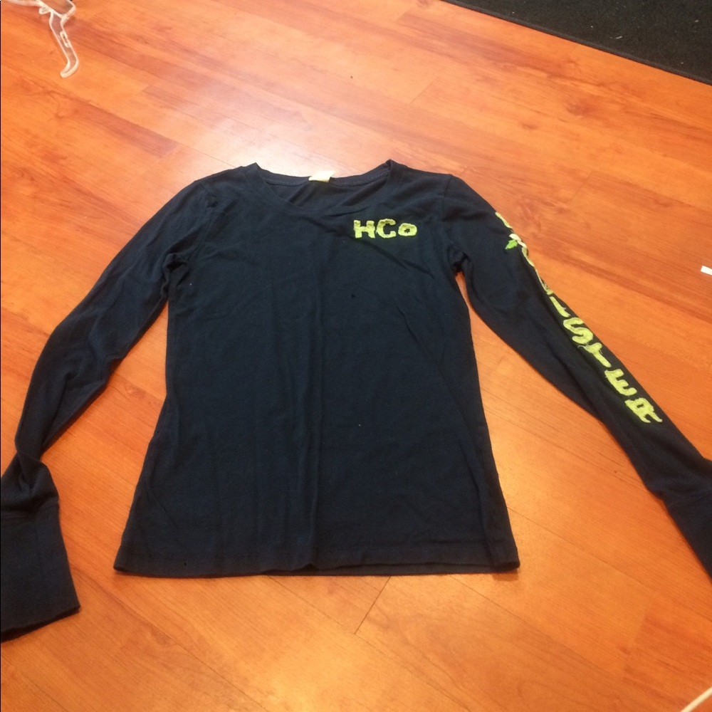 Navy blue long sleeve Hollister tee