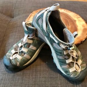 KEEN mesh and leather hiking shoes