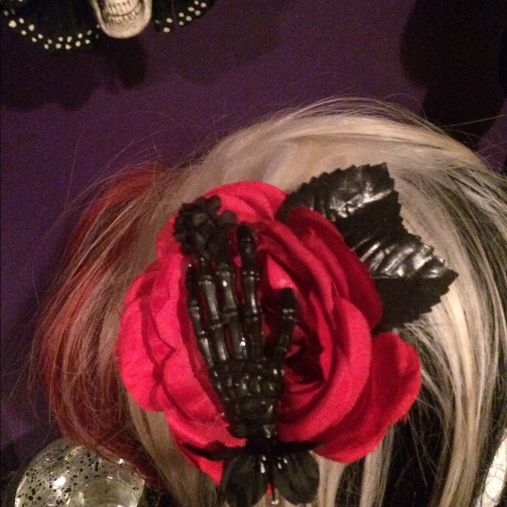 Dollsville- pinup flower- blk Skeleton Hand