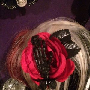 Dollsville- pinup flower- blk Skeleton Hand