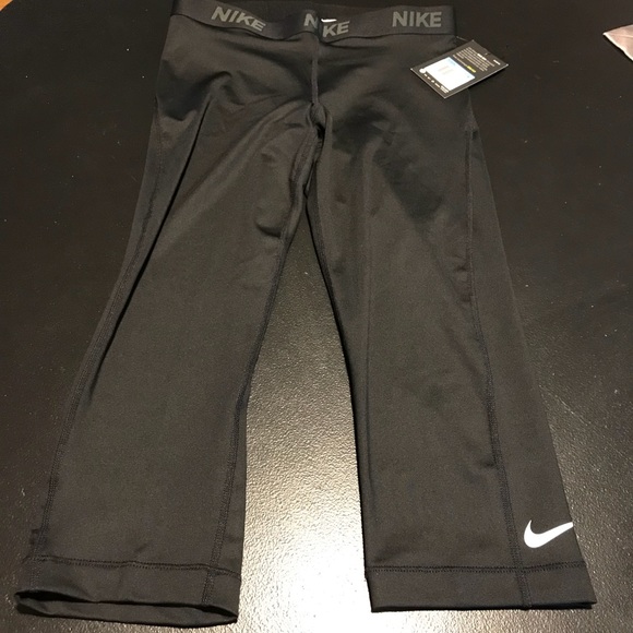 Nike Dri Fit capri workout - Picture 1 of 3