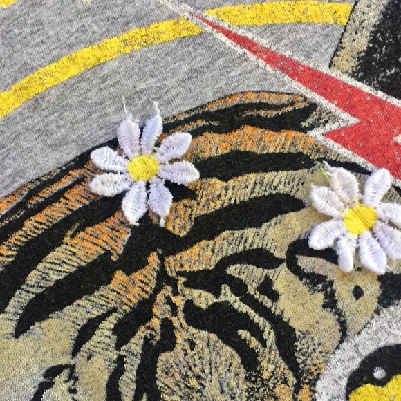 ☀️ Forever 21 80’s Rock Tour Tee - Picture 2 of 4