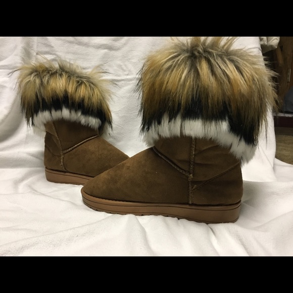 Fuzzy boots - Picture 2 of 4