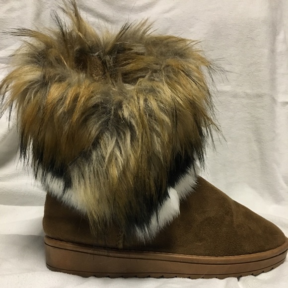 Fuzzy boots - Picture 3 of 4