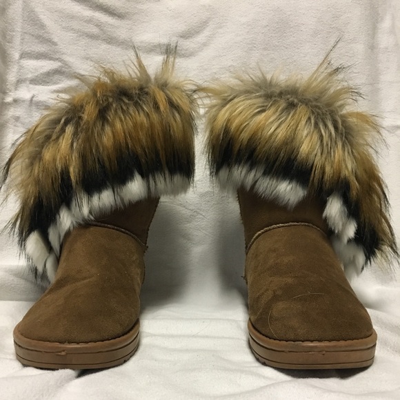 Fuzzy boots - Picture 4 of 4