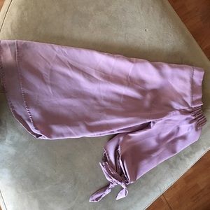 🌸This is a lavender off the shoulder blouse. 🌸