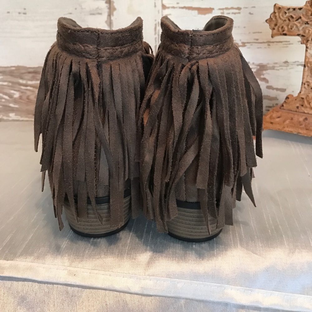 Last pair Size 6 🍁Host pick🍁Brown fringe booties - Picture 3 of 7