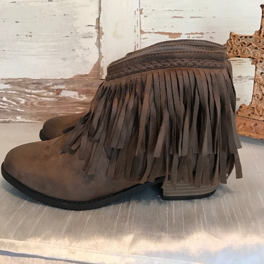 Last pair Size 6 🍁Host pick🍁Brown fringe booties - Picture 4 of 7