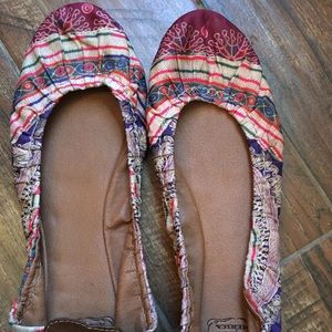 Lucky multi color flats
