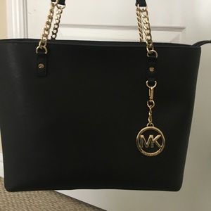 Brand new micheal Kors jet set leather purse