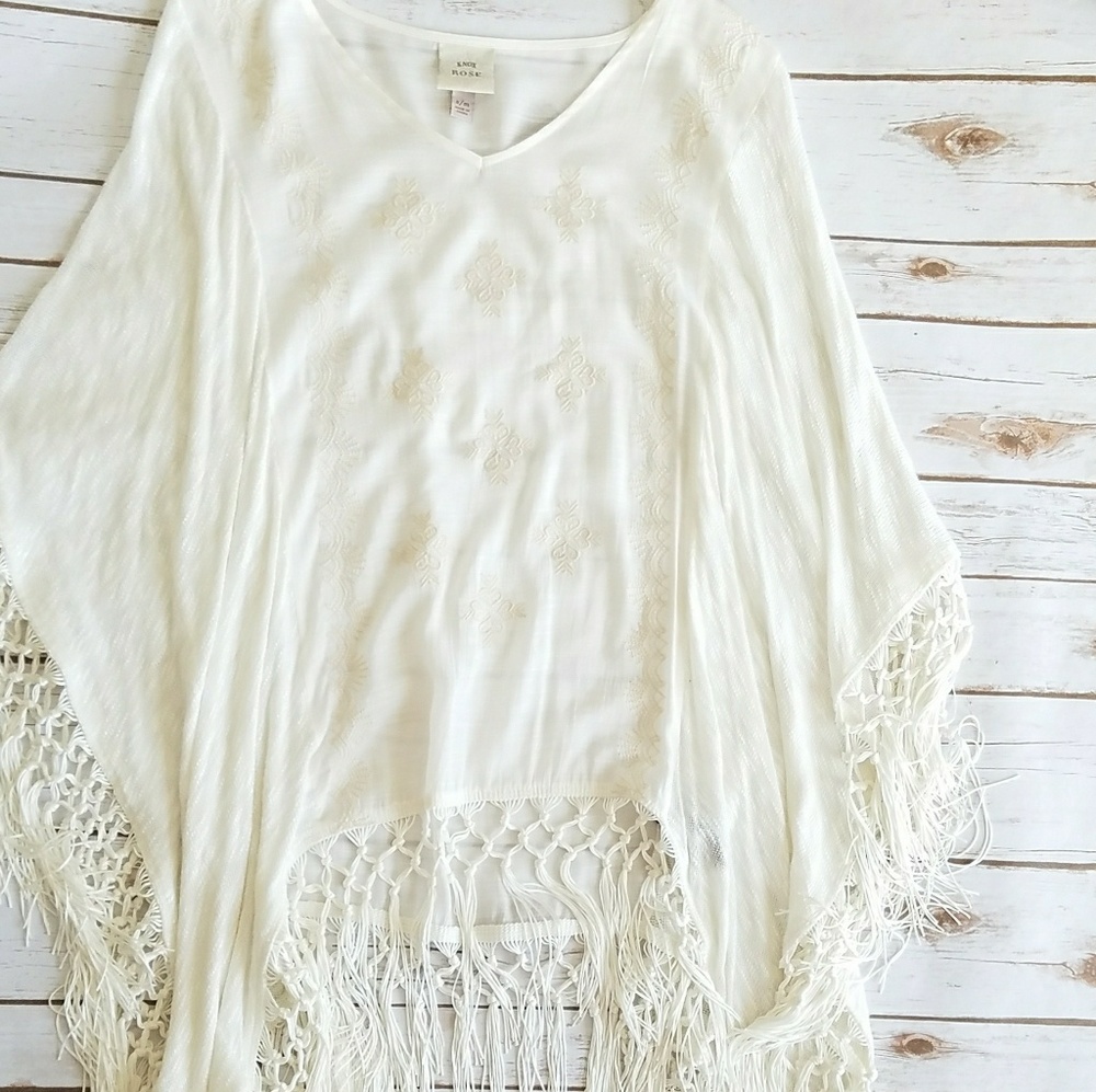 NWOT Knox Rose Fringe Poncho