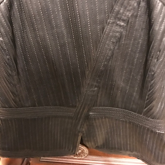 Top - Picture 2 of 3