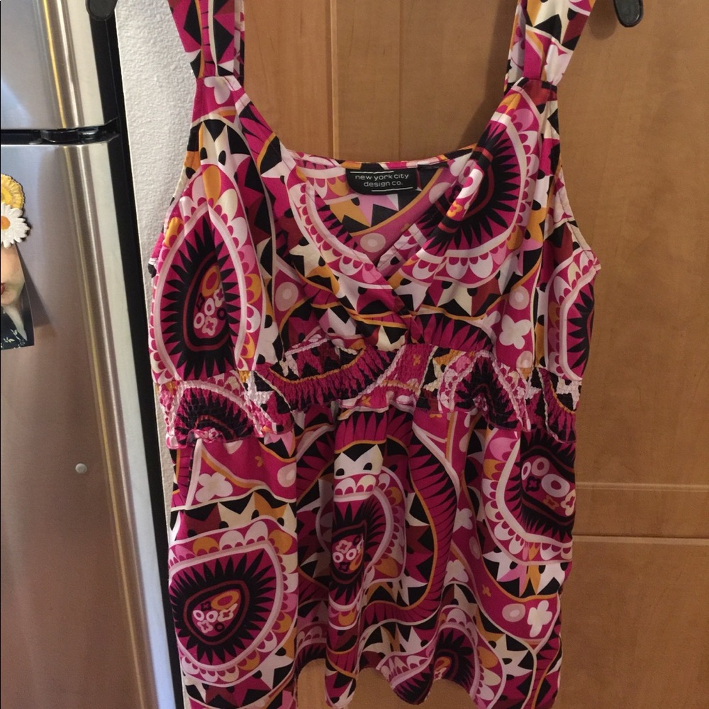 Abstract design tank