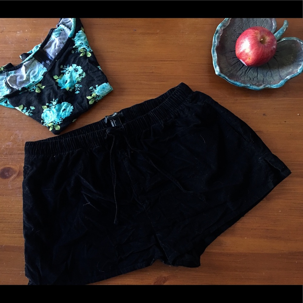 F21 black shorts