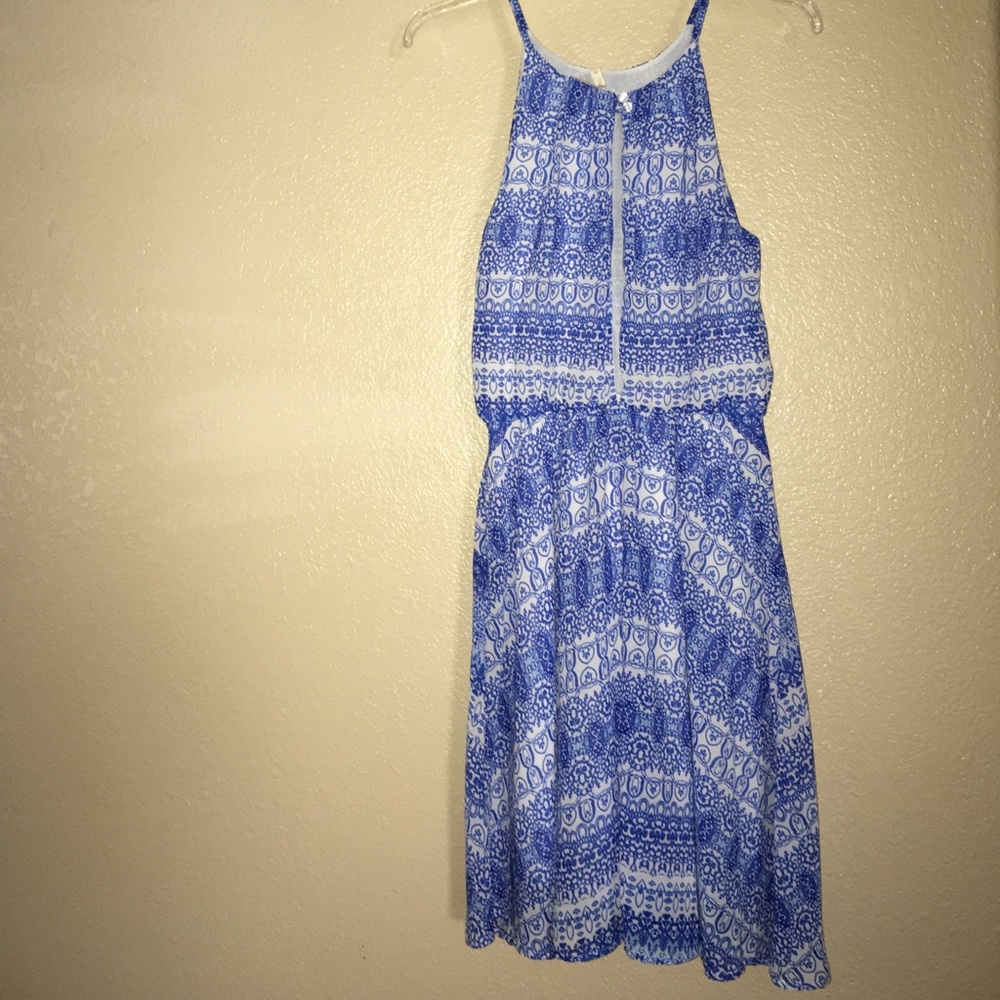 Blue flowy patterned dress. - Picture 2 of 3