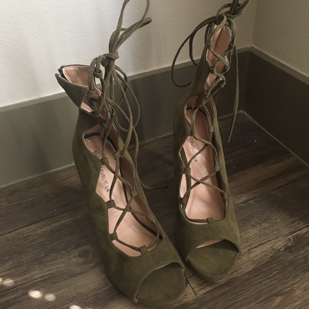 Olive Peep toe lace up heel