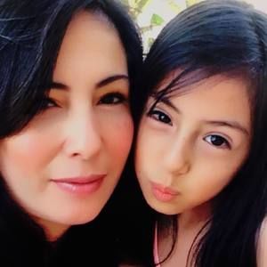 Meet your Posher, Yessi mikaela