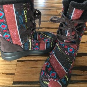 I heart Ugg-Lacy short winter boots! Size 6