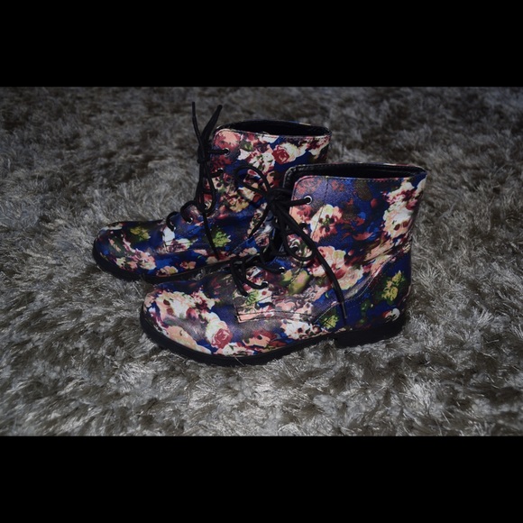 🔴  SALE 🔴 Qupid floral combat boots - Picture 2 of 4