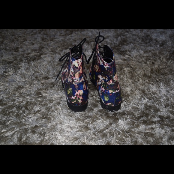 🔴  SALE 🔴 Qupid floral combat boots - Picture 3 of 4