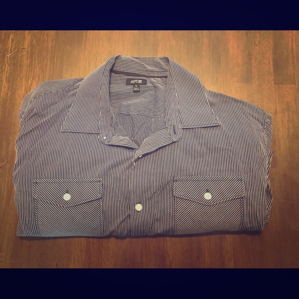 Men’s XL blue striped long sleeve dress shirt