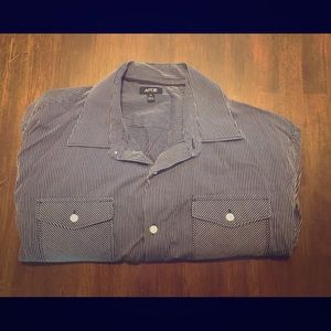 Men’s XL blue striped long sleeve dress shirt