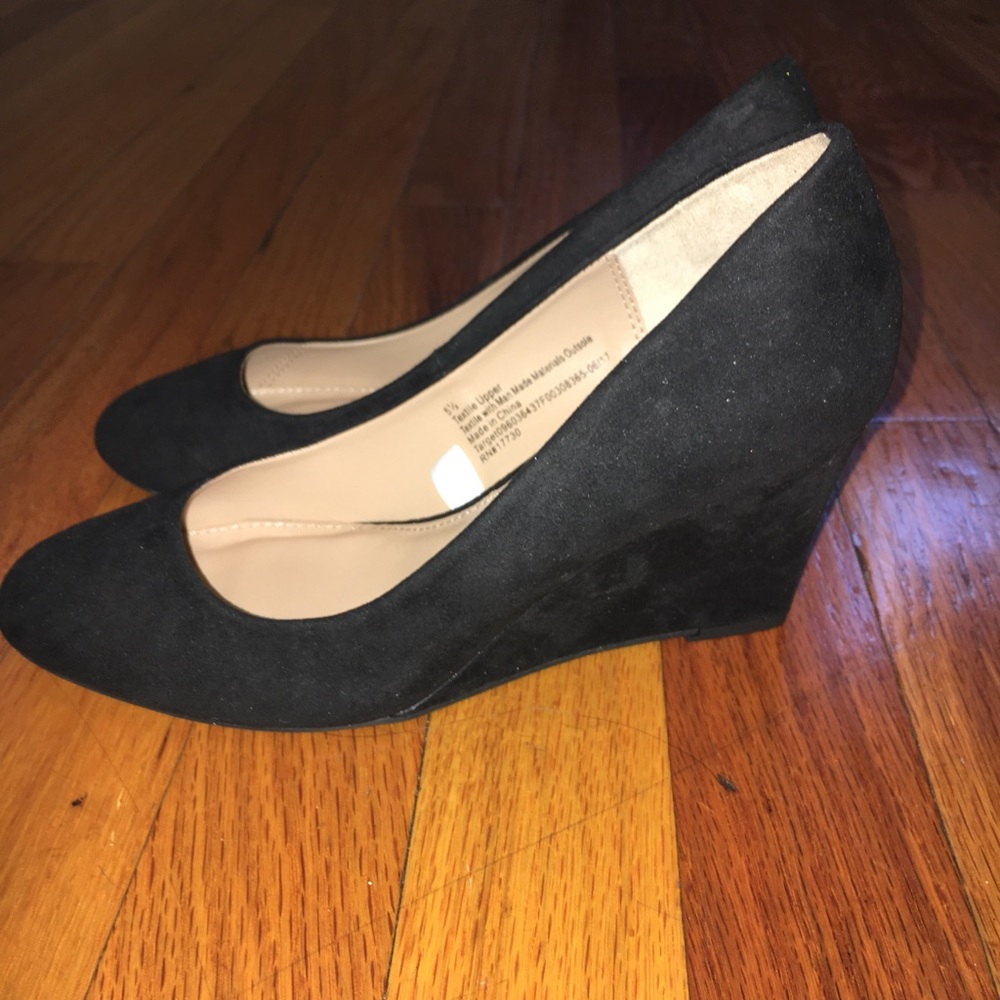 Black Seude wedges