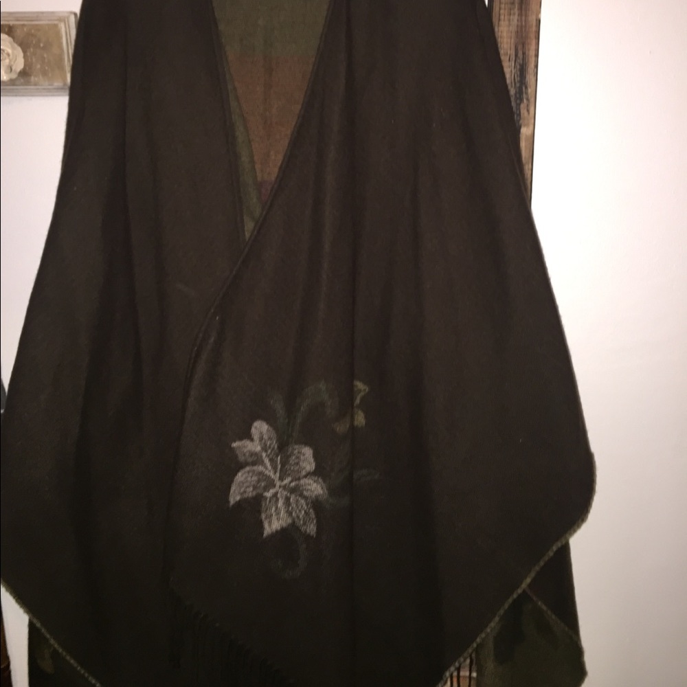 Fall leaves embellish a comfy wrap