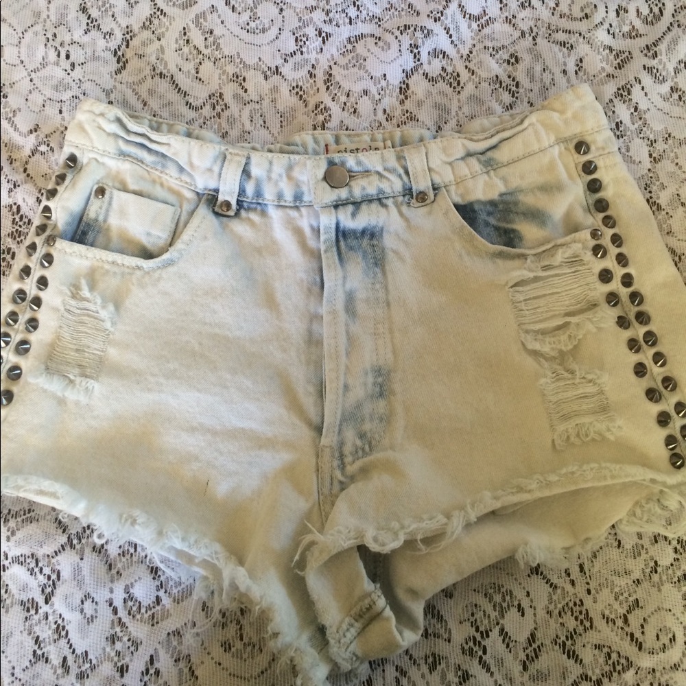 White wash Pistola shorts with studded accents
