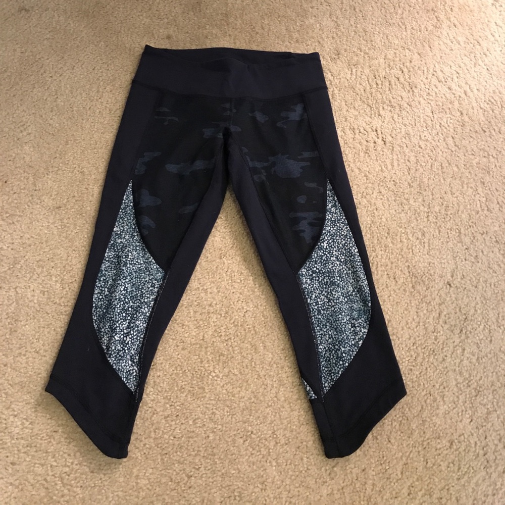 Cropped patterned lulu pants size 8