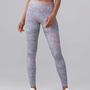 Lululemon wunder under