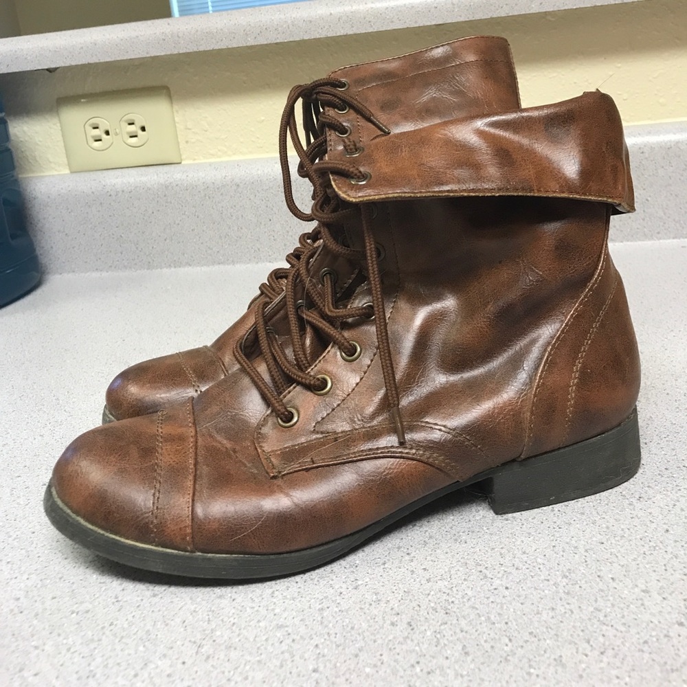 Combat boots