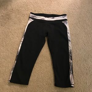 Black white & gray fabletics cropped workout pants