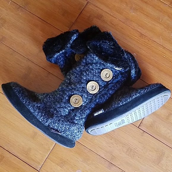Muk Luks Shoes - NWOT-MUK LUK BLK & GREY KNIT BOOTIES