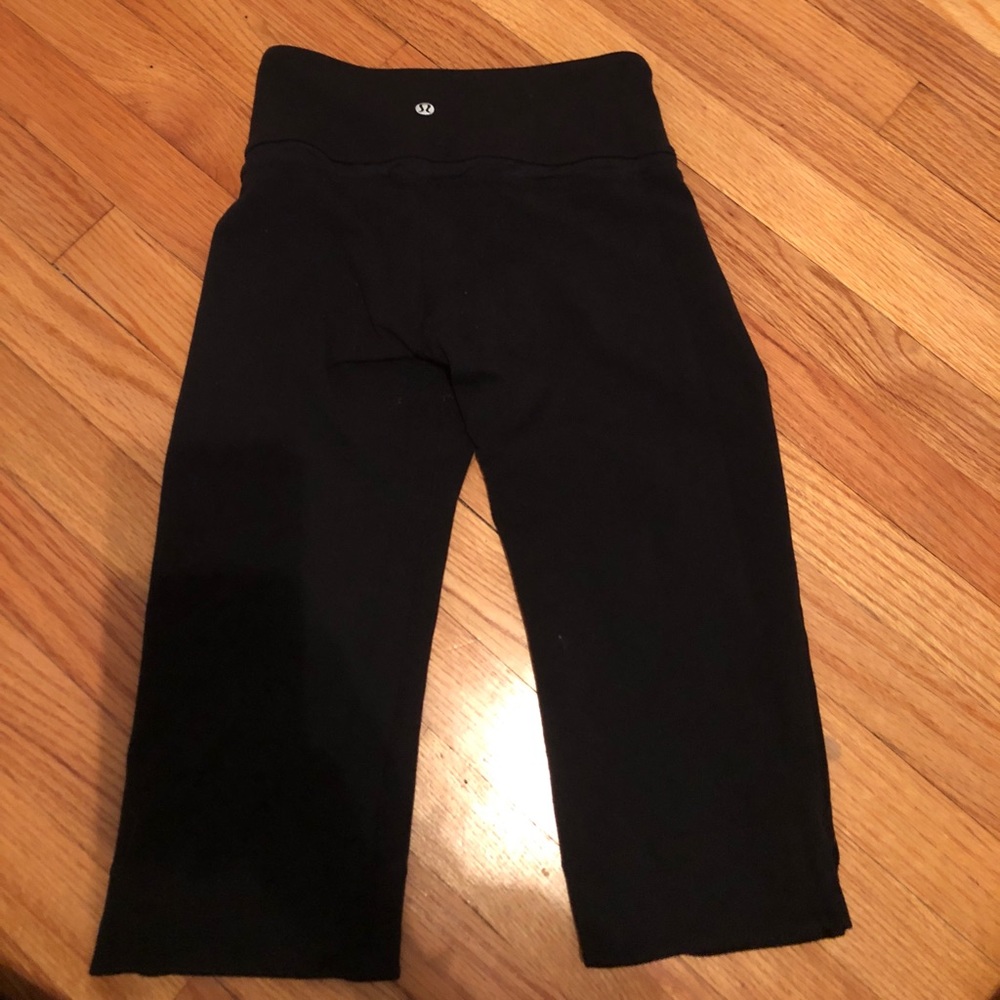 Black cropped lulu lemon leggings size 4
