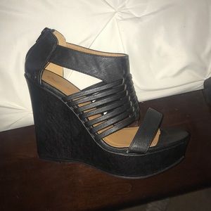 black wedges