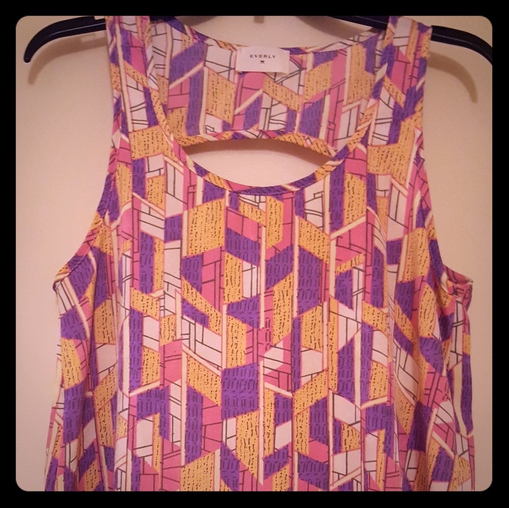 Adorable tank top with cutout in back