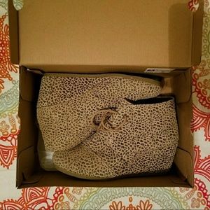 Toms cheetah suede desert booties