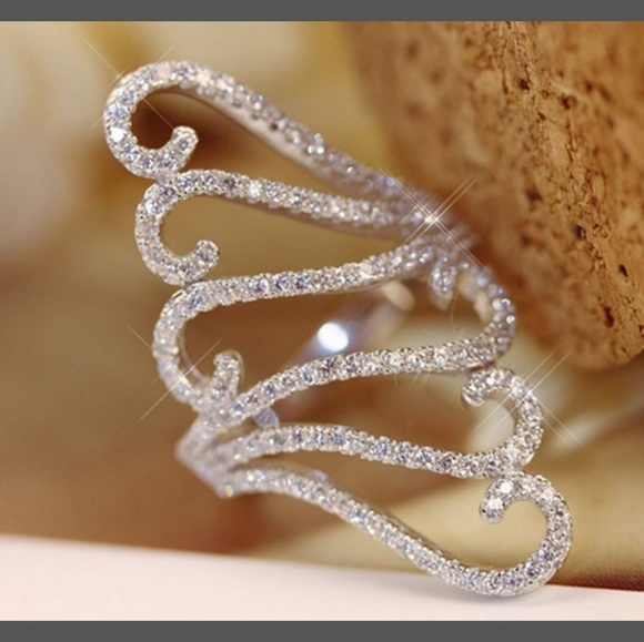 White crystal gemstones luxury ring size 8 - Picture 1 of 3