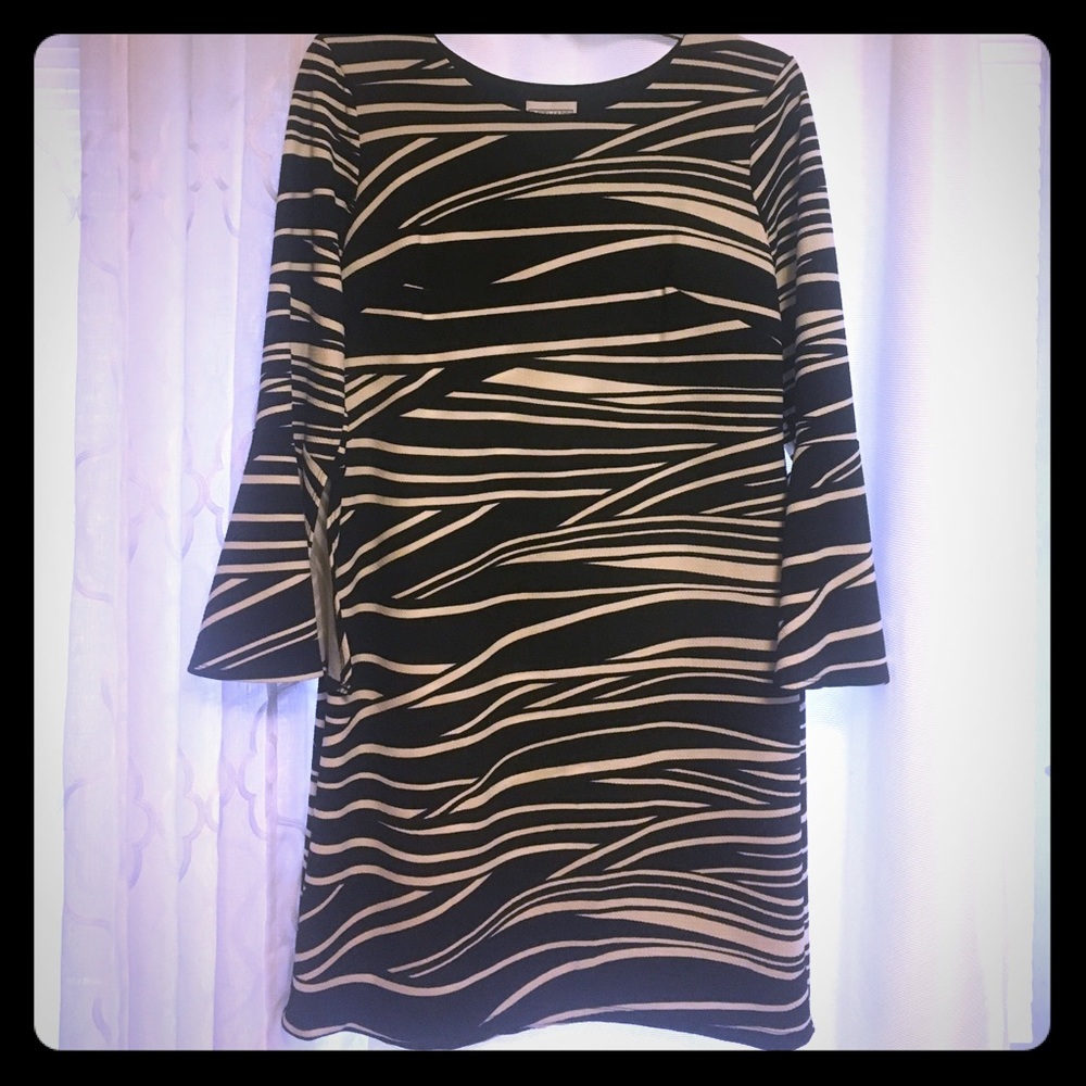 Long bell sleeve black and white dress. Size XL